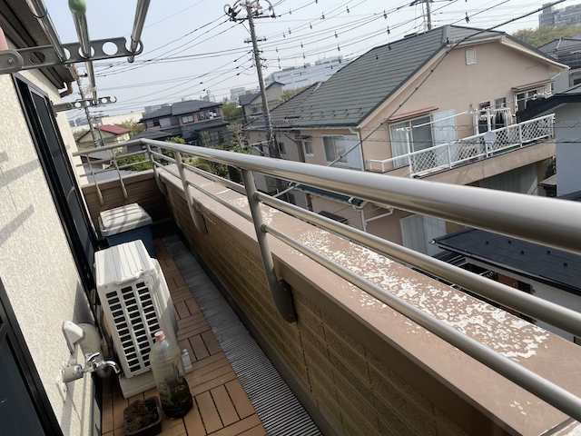 草加市北谷バルコニー笠木交換工事